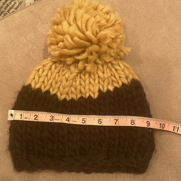FREE PEOPLE black & tan Colorblock chunky knit Pom hat - Picture 3 of 5